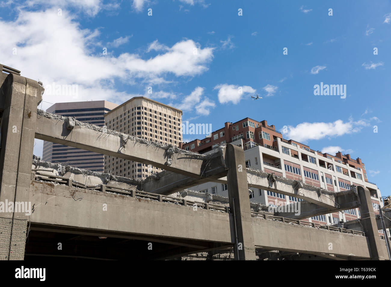 Seattle, Washington: Mannschaften der alaskischen Weise Viaduct demolieren entlang der zentralen Uferpromenade der Stadt. Eine neue zwei Meilen lange gelangweilt Straßentunnel der vi ersetzt Stockfoto