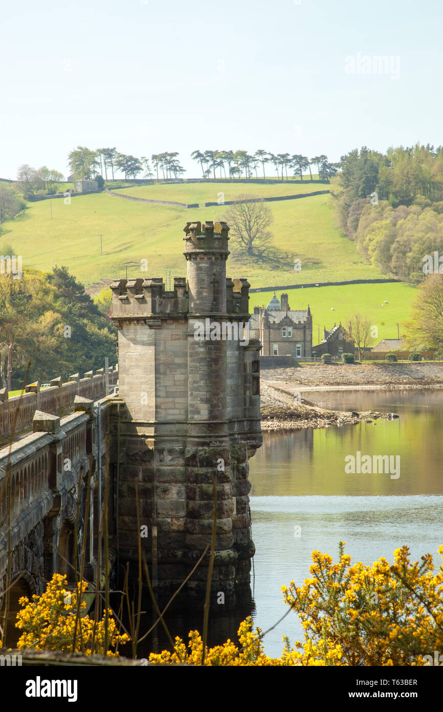 Die Staumauer in den Gouthwaite reservoir Nidderdale in den Yorkshire Dales England Großbritannien Stockfoto