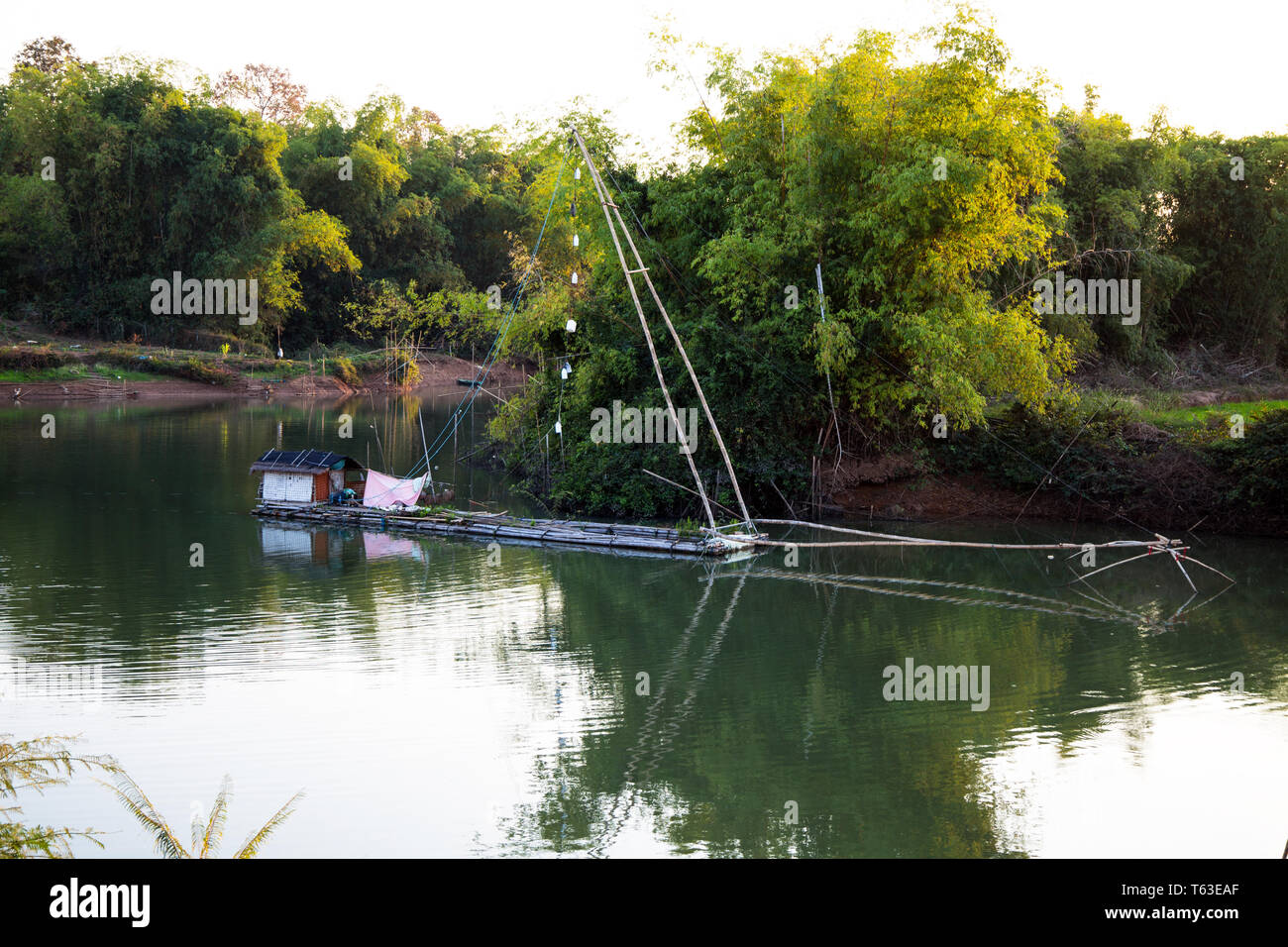 Yor in einem Fischerdorf im Nordosten Thailand in der Nähe von einem See. Yor ist alten Schweinestall Angeln in Asien Stockfoto
