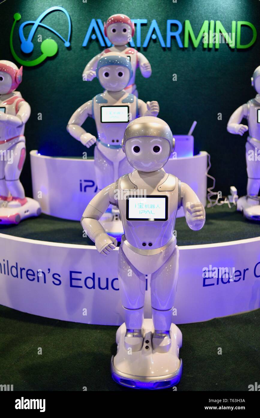Die iPal AvatarMind niedlich, Humanoide, reale Roboter für Kinder,  Altenpflege, die auf der CES (Consumer Electronics Show) in Las Vegas, USA  Stockfotografie - Alamy