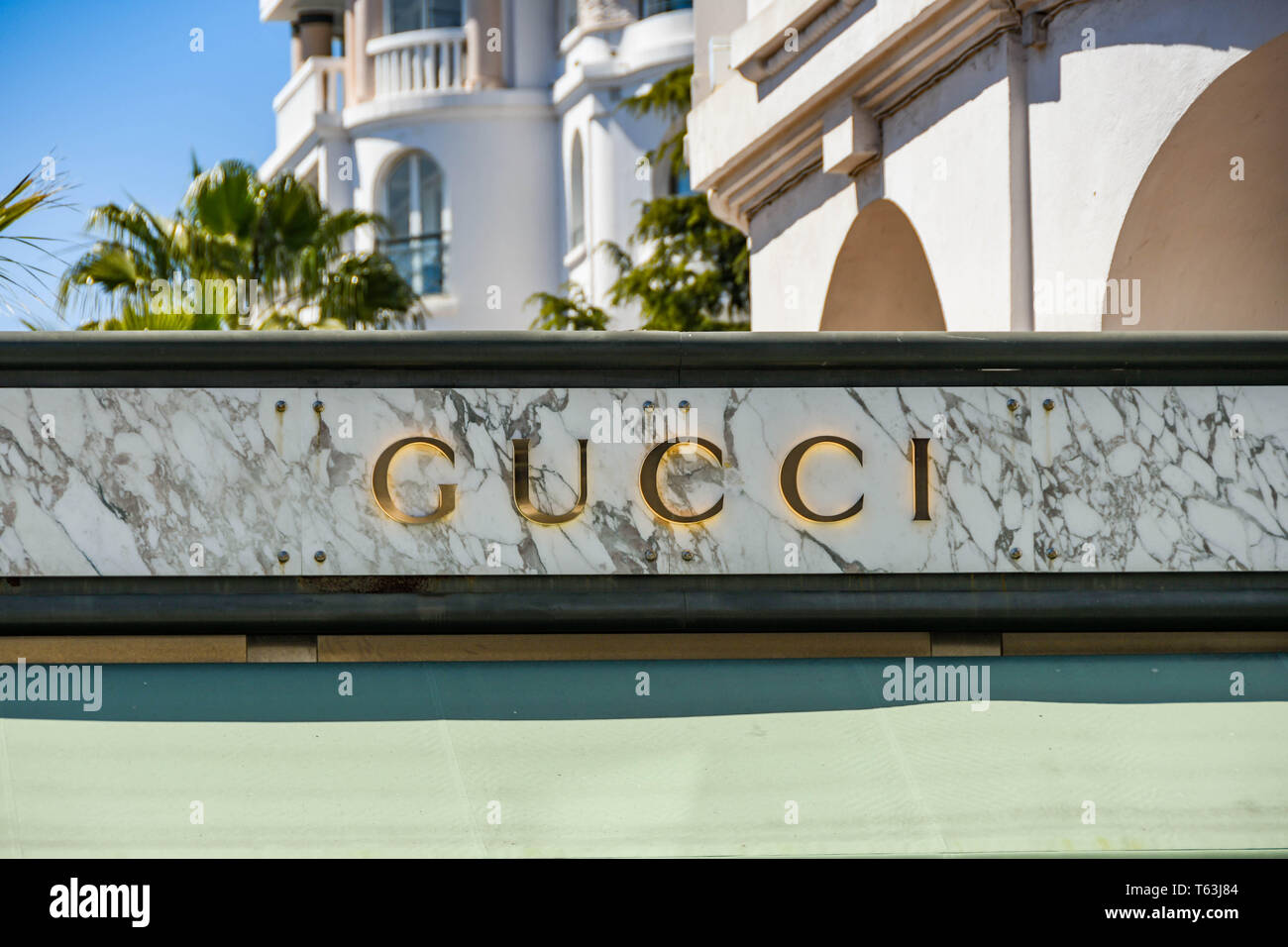 Gucci store front Fotos und Bildmaterial in hoher Auflösung Alamy