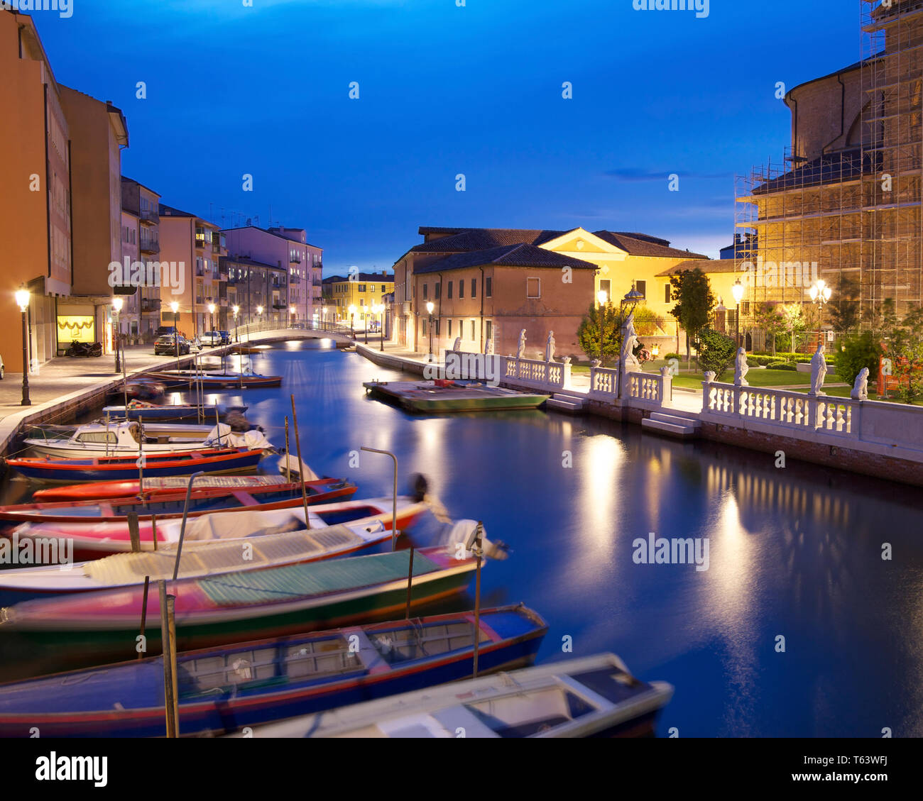 Boote im Kanal Perotolo, Chioggia, Venedig, Italien Stockfoto