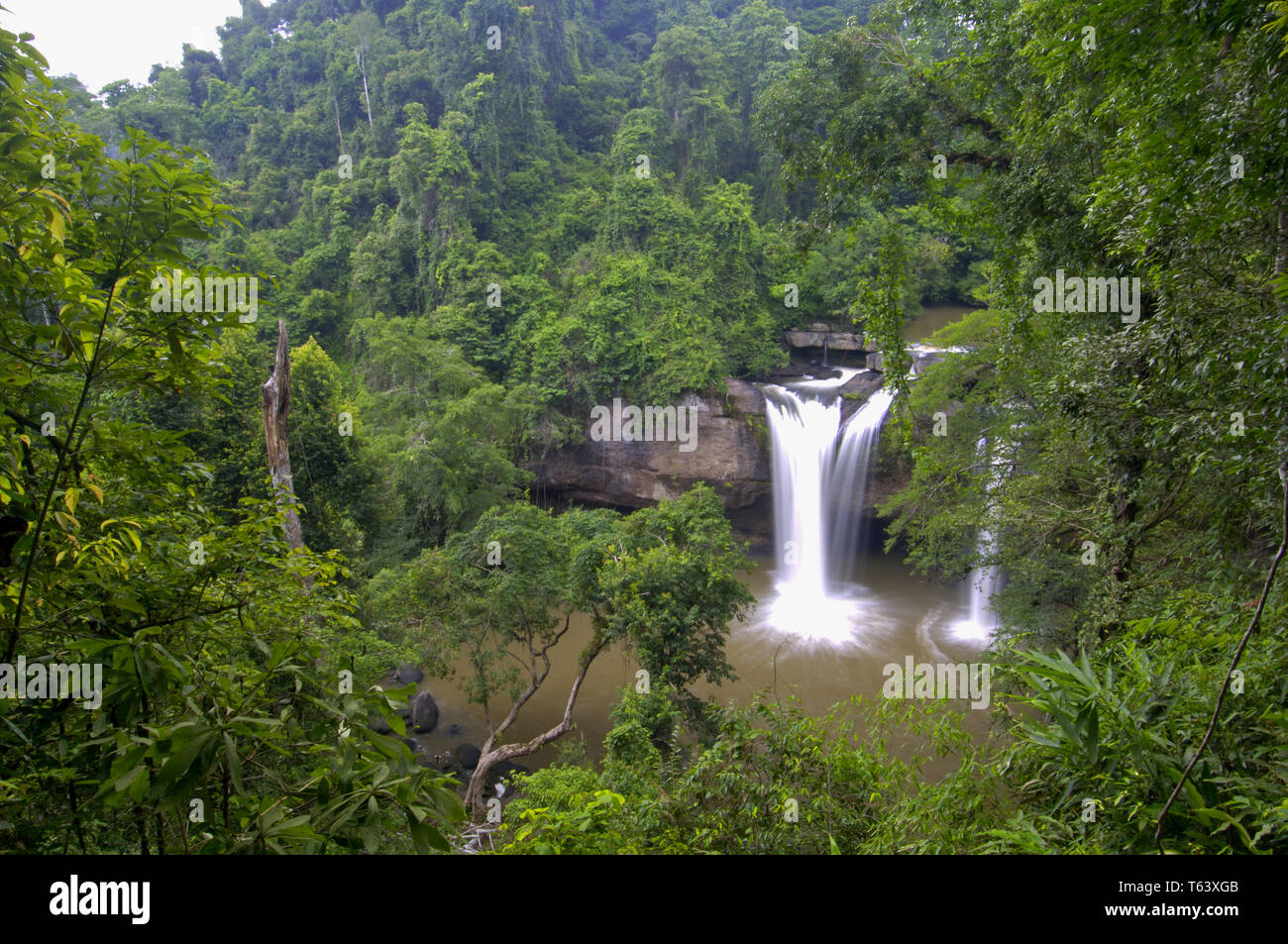 Wasserfall im Khao Yai Nationalpark bei Phuket, Thailand Stockfoto