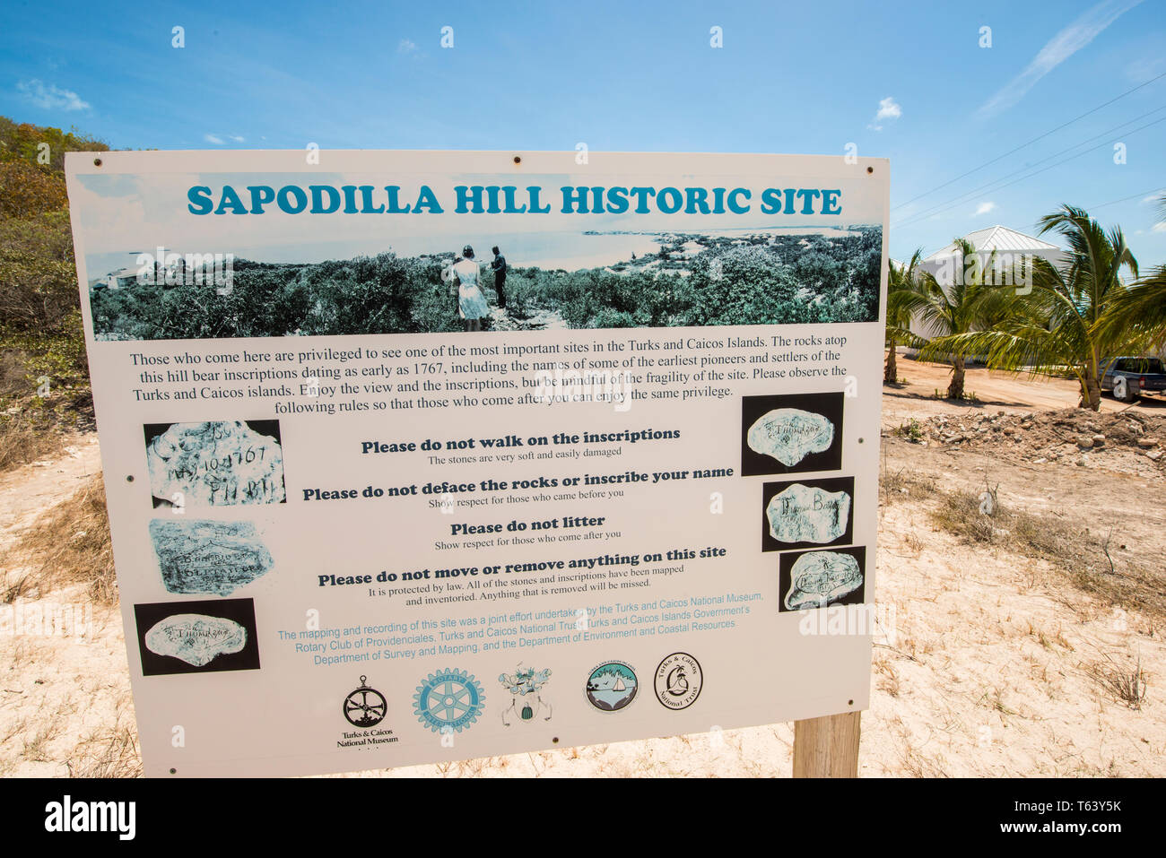 Felsinschriften, Sapodilla Hill Historic Site, Sapodilla Bay, Turks- und Caicos-Inseln, Karibik. Stockfoto