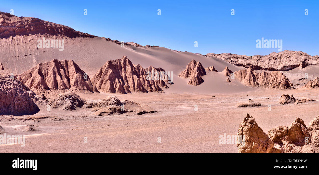 Panorama der stark erodierten Salz Wüstenlandschaft Cordillera de la Sal" (spanisch für Salz Berge) Region Antofagasta, Chile, Südamerika. Stockfoto