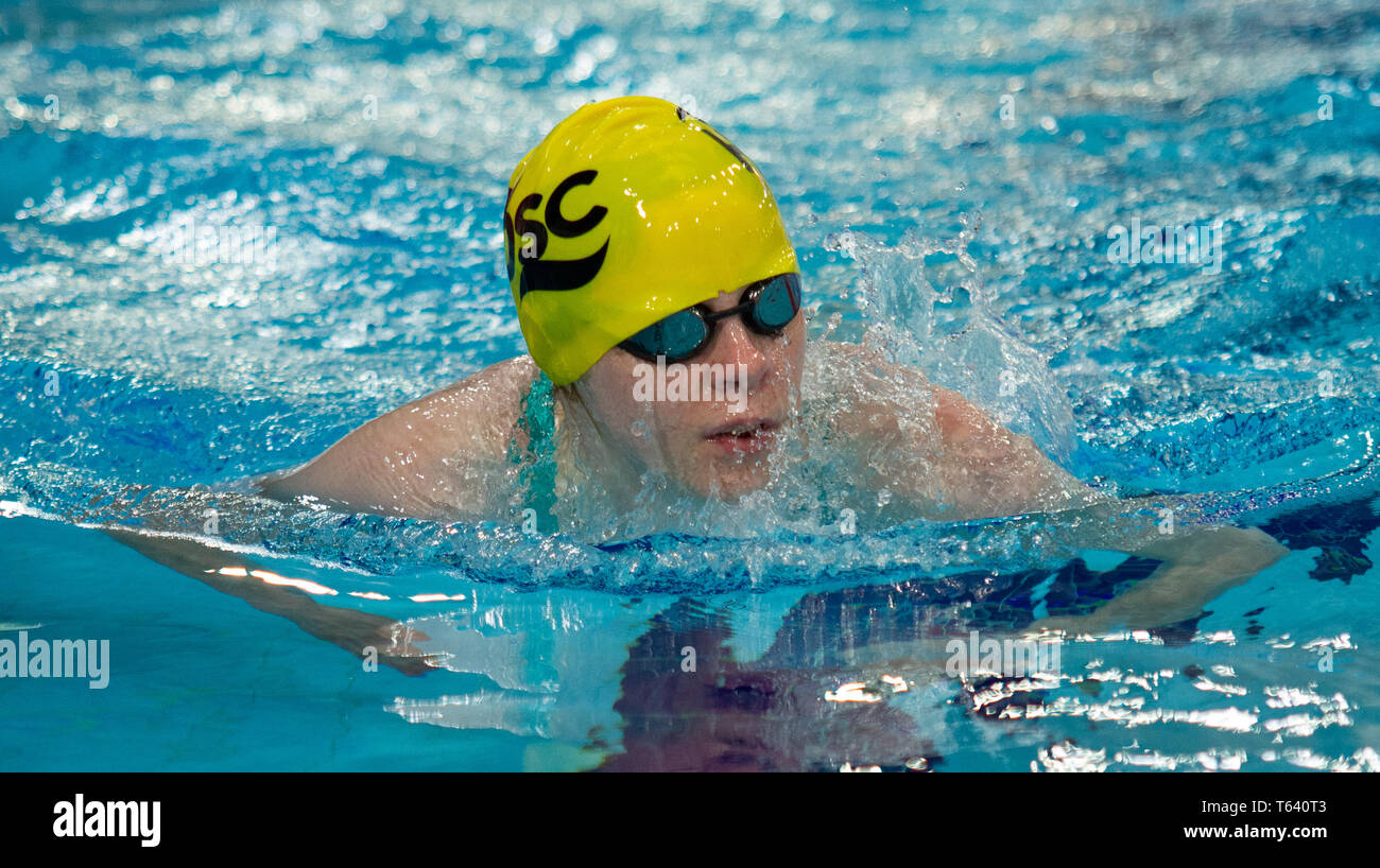 Großbritanniens Charli Reben in Aktion während der Frauen multi-Klasse 100 Meter Brustschwimmen final, bei Tag 3 der 2019 britische Para-Swimming In Stockfoto