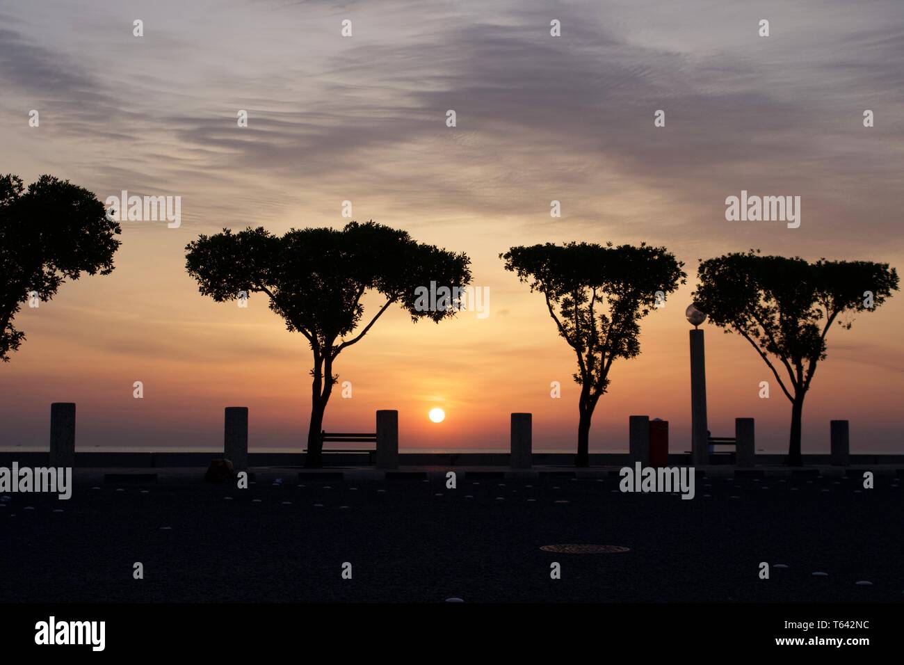 Sonnenaufgang Blick vom Strand von Kuwait City Stockfoto