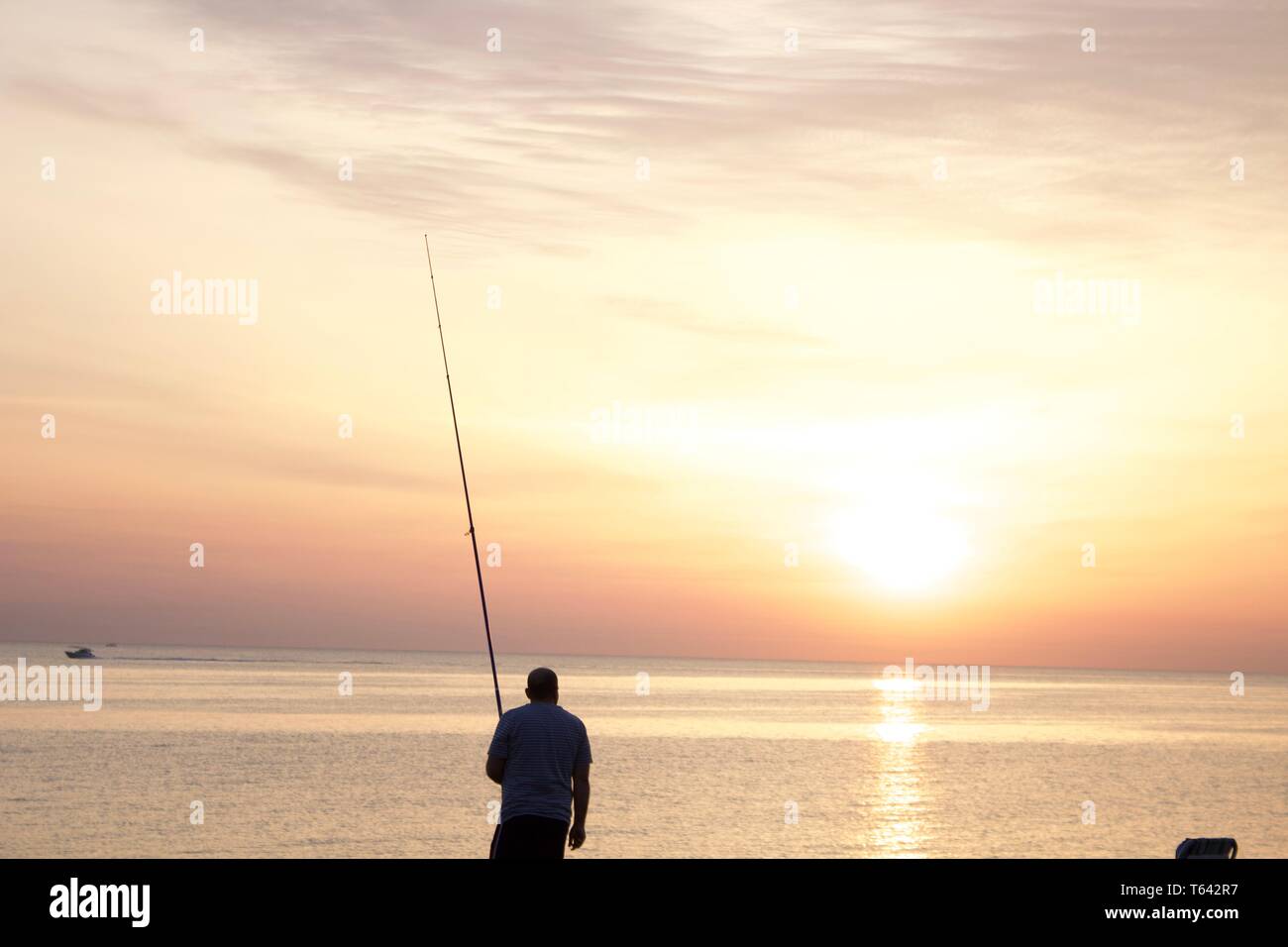 Angeln an der Küste von Kuwait Stockfoto