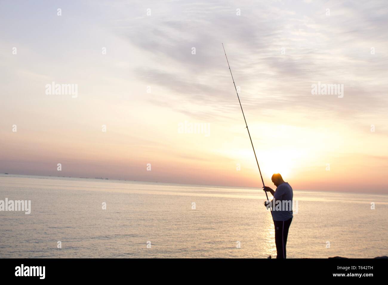 Angeln an der Küste von Kuwait Stockfoto