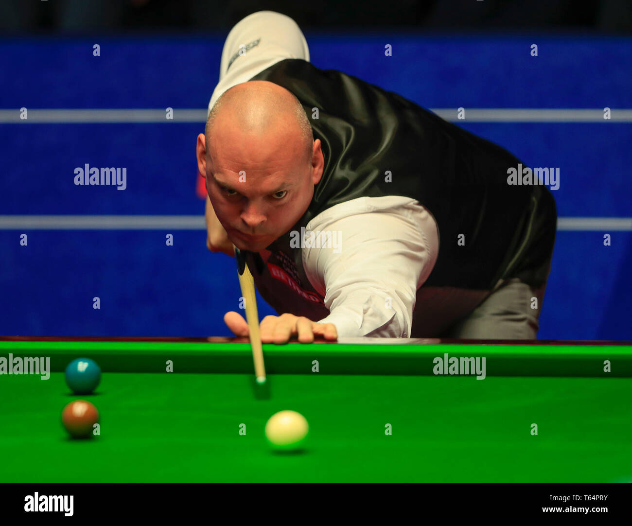 Crucible Theatre, Sheffield, UK. 29 Apr, 2019. Betfred World Snooker Championship, zweite Runde; Stuart Bingham (GER), die in Aktion während seiner zweiten Runde gegen John Higgins (SCO) Credit: Aktion plus Sport/Alamy leben Nachrichten Stockfoto