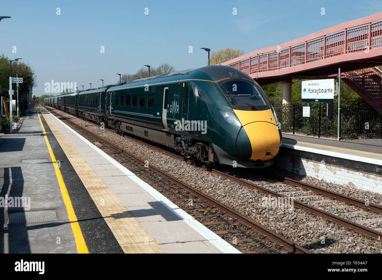 GWR Klasse 800 IET Zug am Bahnhof Honeybourne, Worcestershire, England, Großbritannien Stockfoto