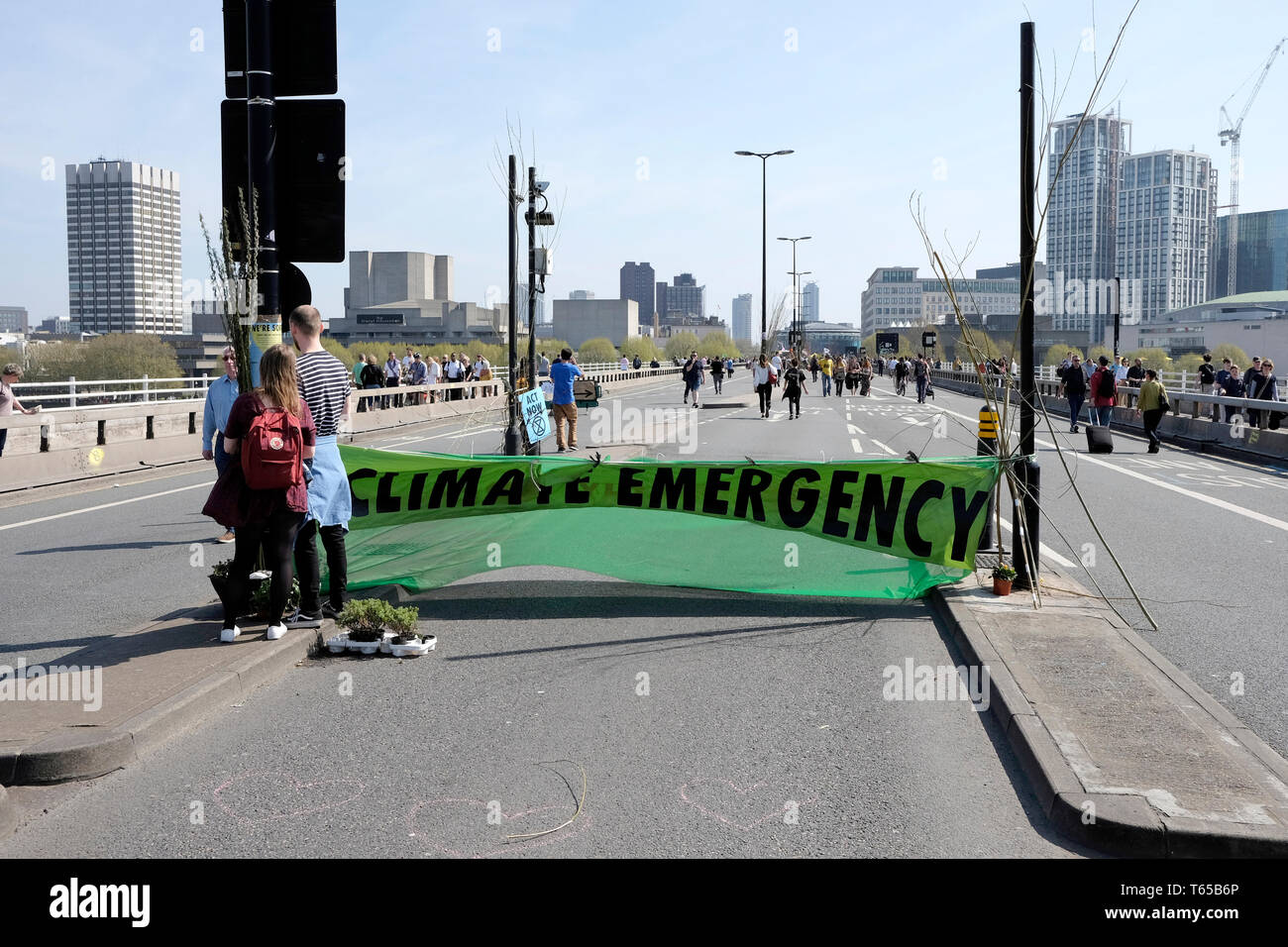 Aussterben rebellion Klima Demonstrant Block der Waterloo Bridge in London. Stockfoto