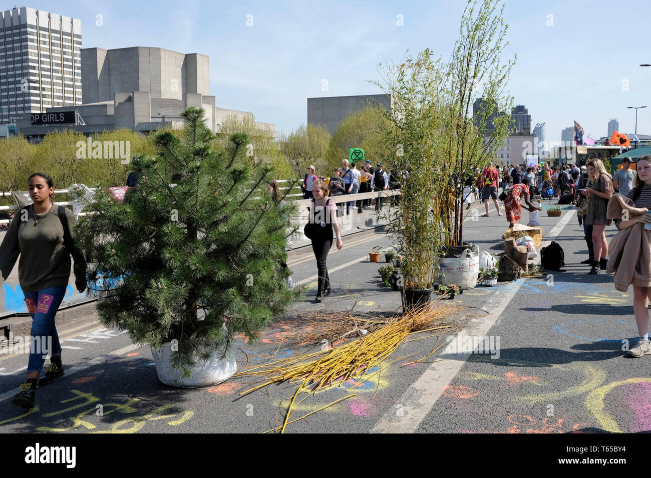 Aussterben rebellion Klima Demonstrant Block der Waterloo Bridge in London. Stockfoto