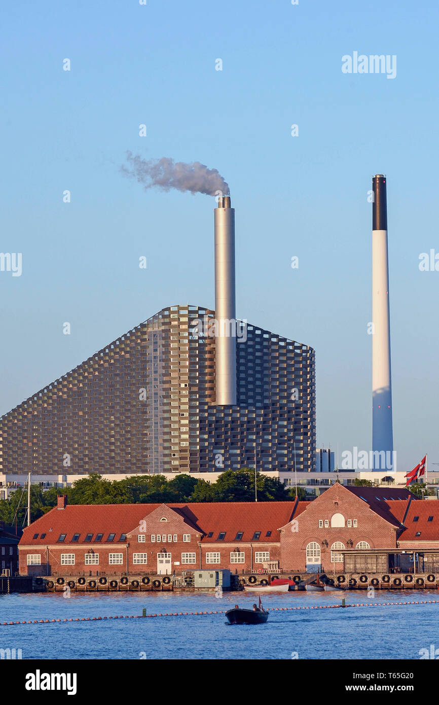 Dänemark, Kopenhagen, Amager Bakke (Amager Hill) auch bekannt als Amager Hang oder Copenhill, ist eine kombinierte Wärme- und Stromerzeugung müllheizkraftwerk Amager, Stockfoto