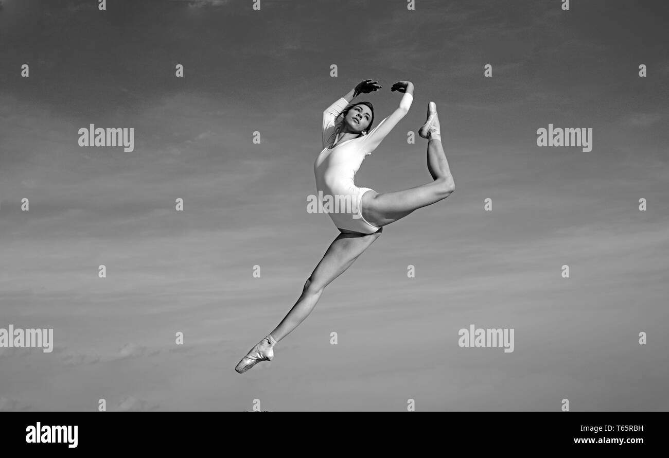 Ballerina Springen Schwarzweiss Stockfotos Und Bilder Alamy