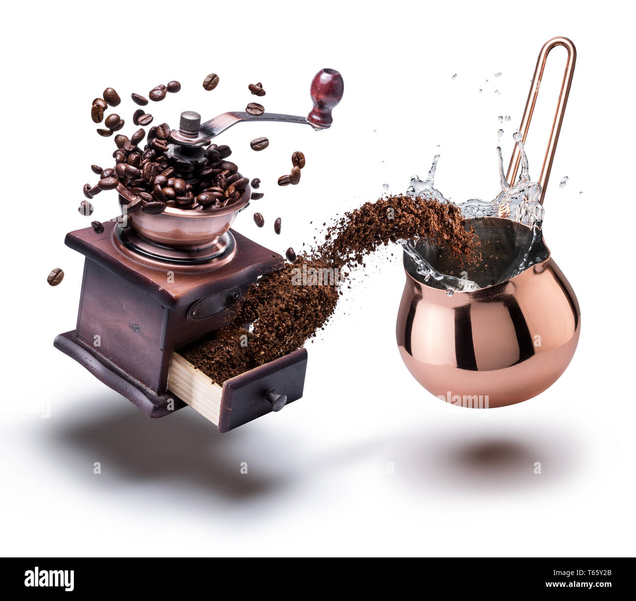 Kaffee Zubereitung. Konzeptionelle Foto - drehen Kaffeebohnen zu trinken. Stockfoto