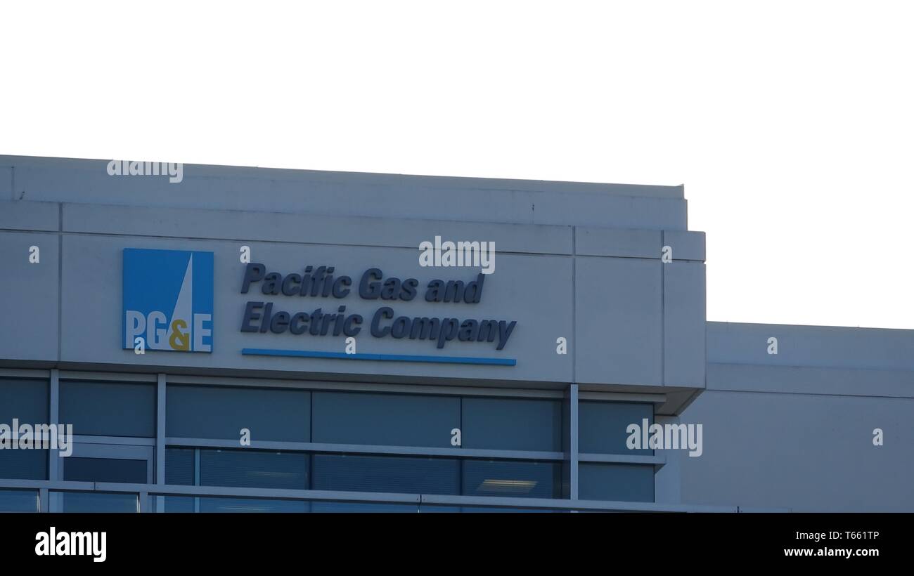 Close-up Logo auf Sitz der Energieversorger Pacific Gas Und Elektrische in San Ramon, Kalifornien; die Unternehmen vor Konkurs im Jahr 2019 folgenden wildfire Haftung betrifft, 12. März 2019. () Stockfoto