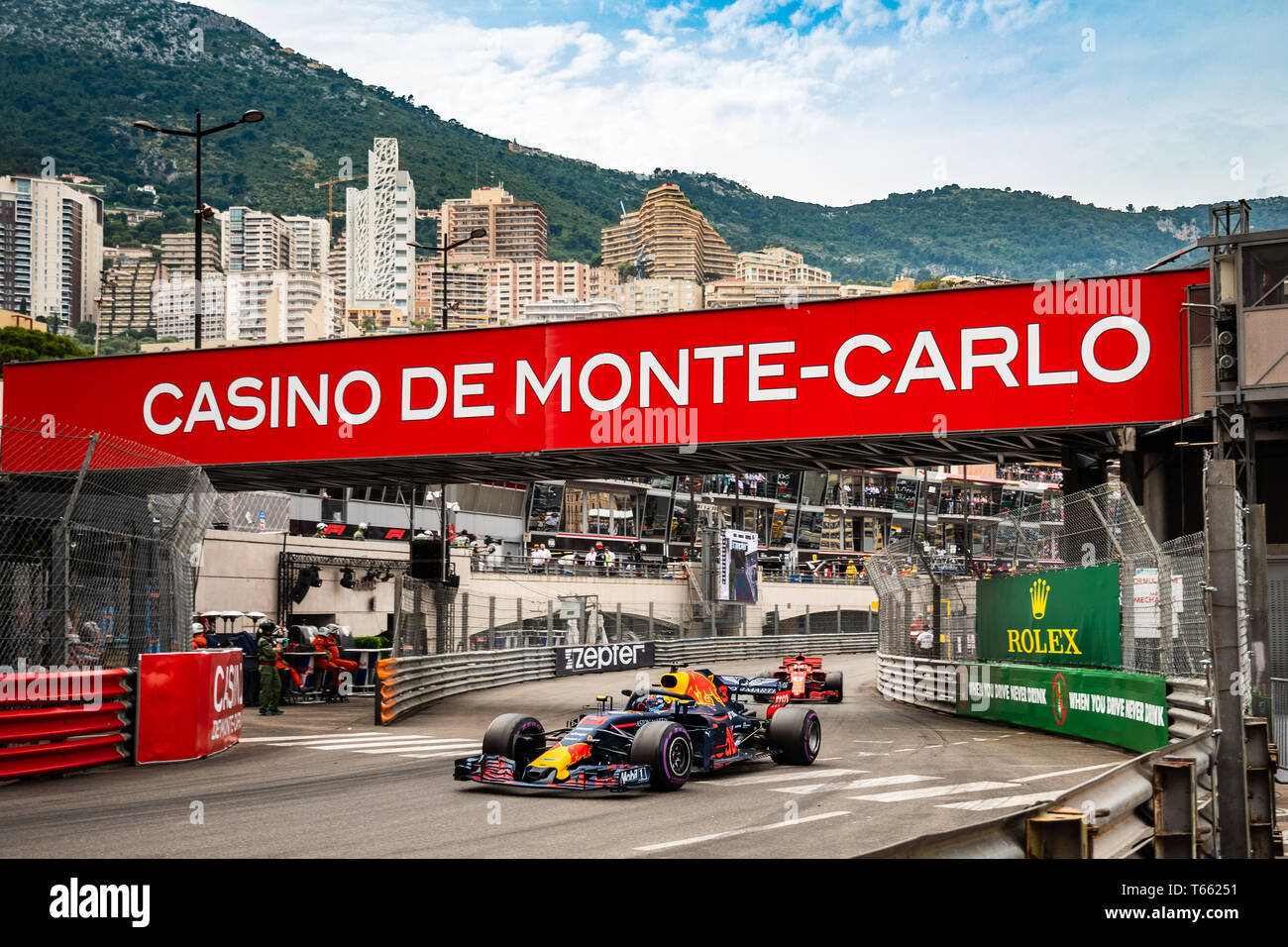 Monte Carlo / Monaco - 05/27/2018 - #3 Daniel Ricciardo (AUS, Red Bull Racing) und #5 Sebastian Vettel (GER, Ferrari) kämpft für die Leitung während der M Stockfoto