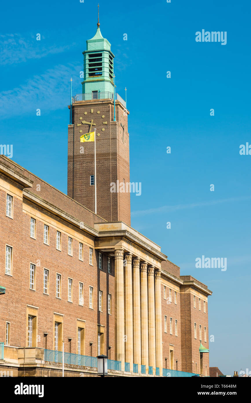 Imposanten Art-Deco-Gebäude der Stadt Halle im Stadtzentrum von Norwich, Norfolk, England, Vereinigtes Königreich. Stockfoto