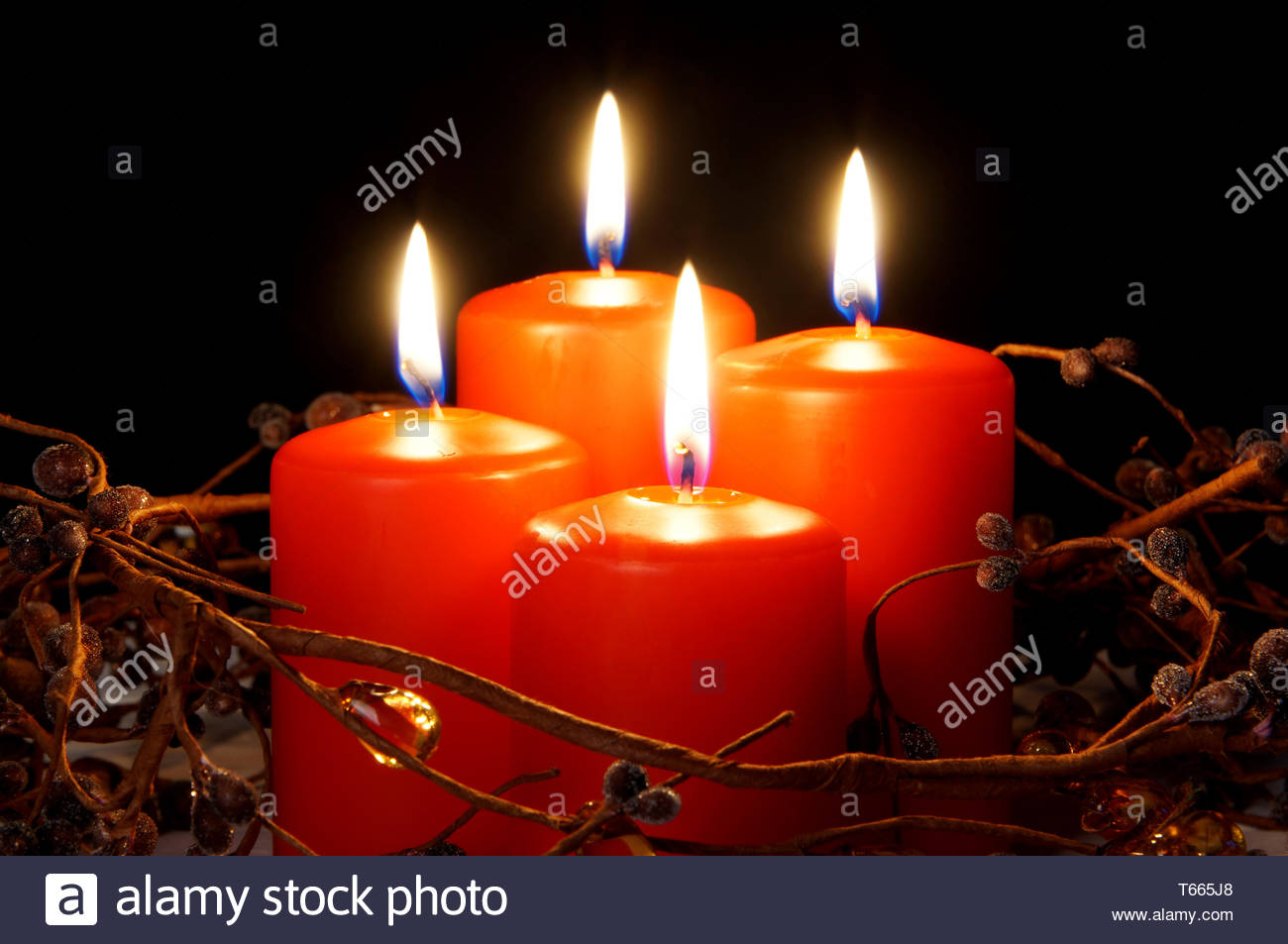 Weihnachtskerzen Stockfotos & Weihnachtskerzen Bilder Alamy