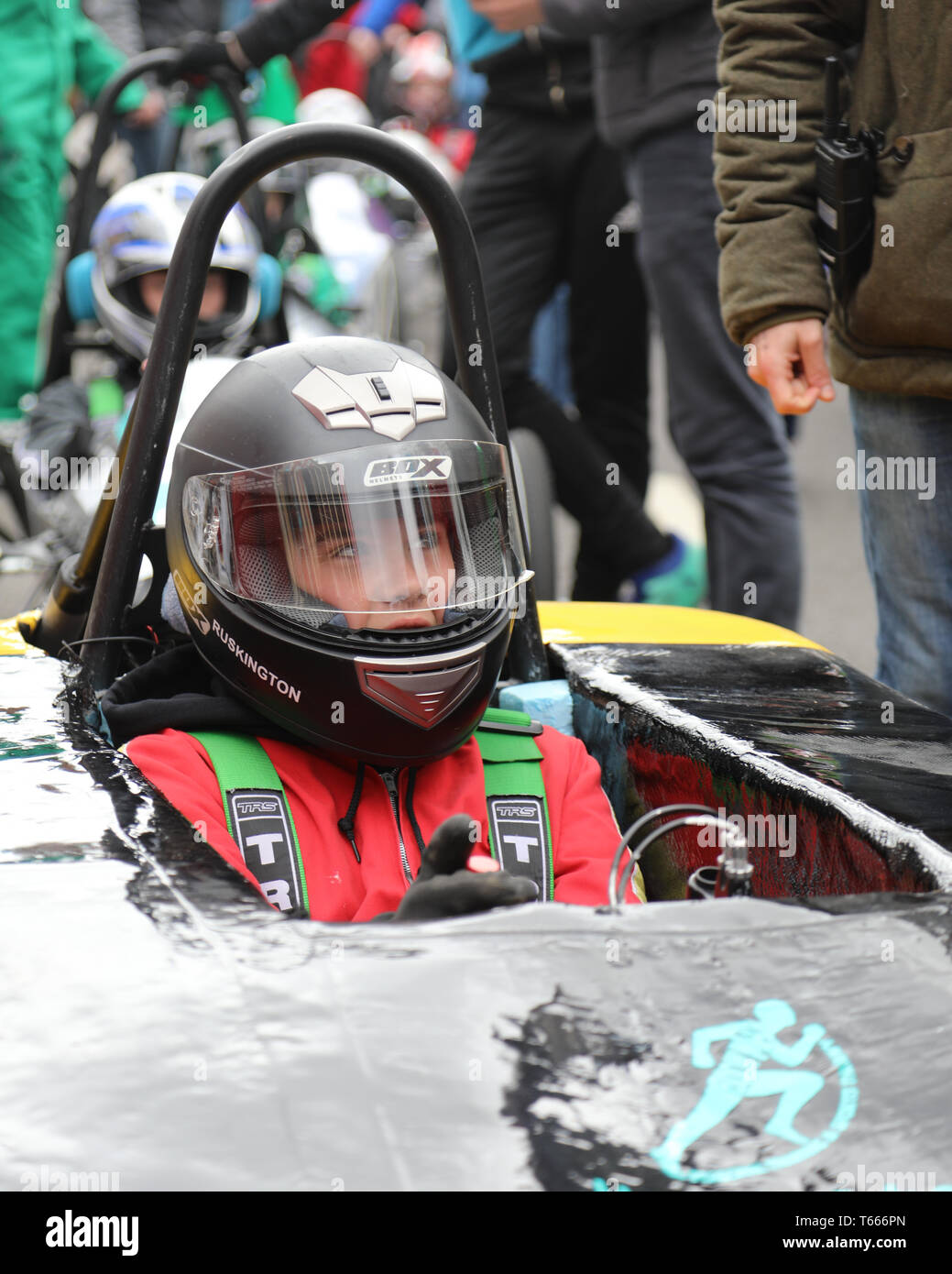 Greenpower Electric Car Racing zu Kingston upon Hull Straßen für die erste Straße Electric Car Rennen in Großbritannien am 28. April 2019 kommen Stockfoto