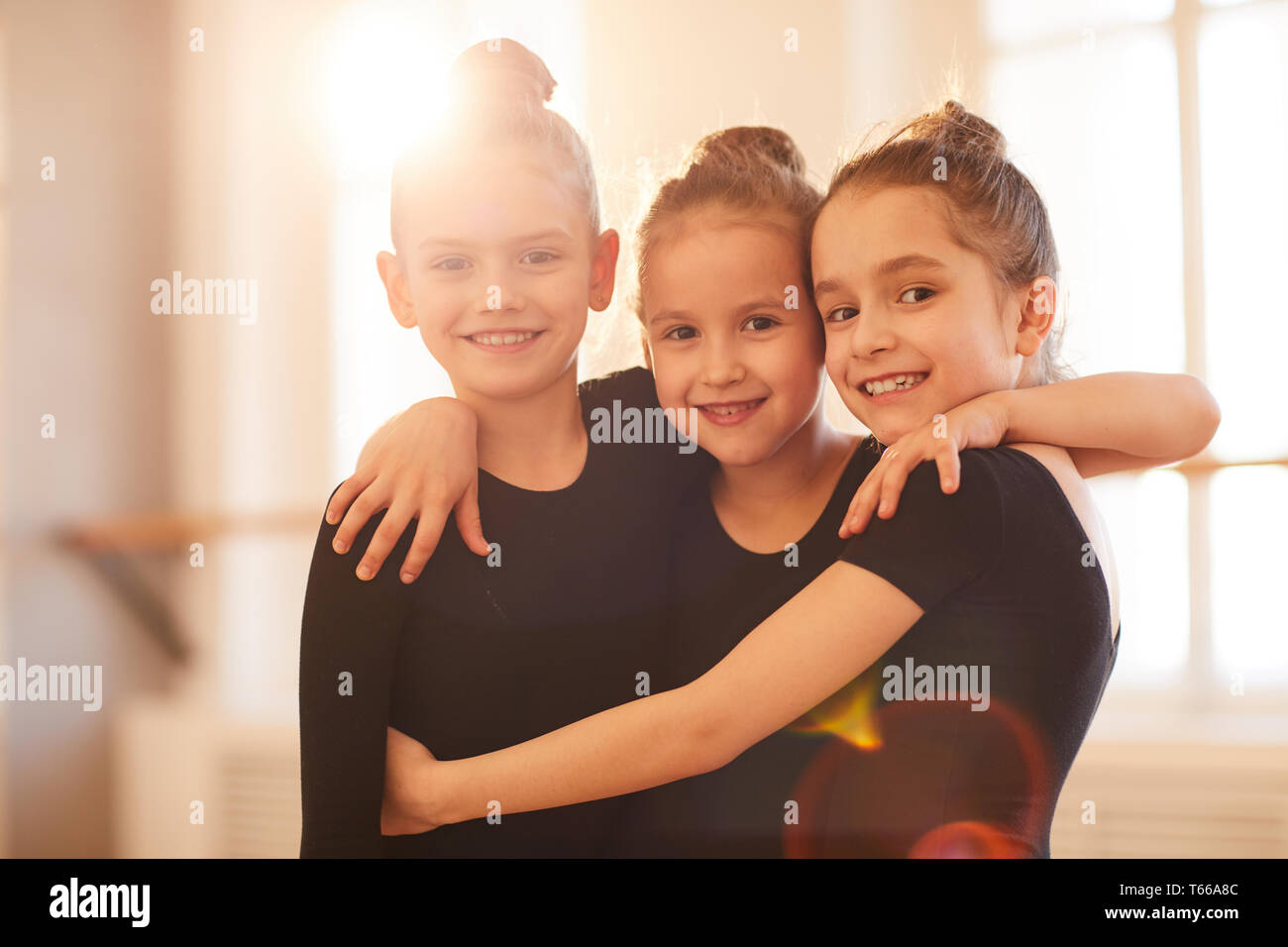 Freunde in Dance Studio Stockfoto