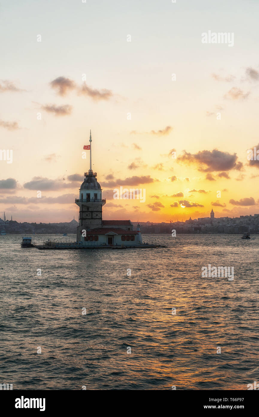 Der Maiden Tower in Üsküdar auf der asiatischen Seite des Bosporus, Istanbul, Türkei Stockfoto