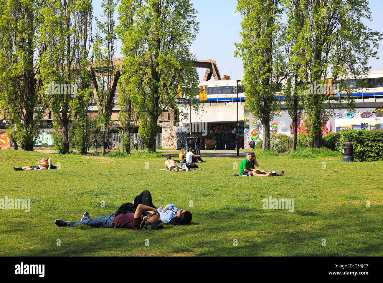 Allen Gärten, in der Nähe der Brick Lane Market, und entlang der Buxton Street, in Spitalfields, East London, Großbritannien Stockfoto