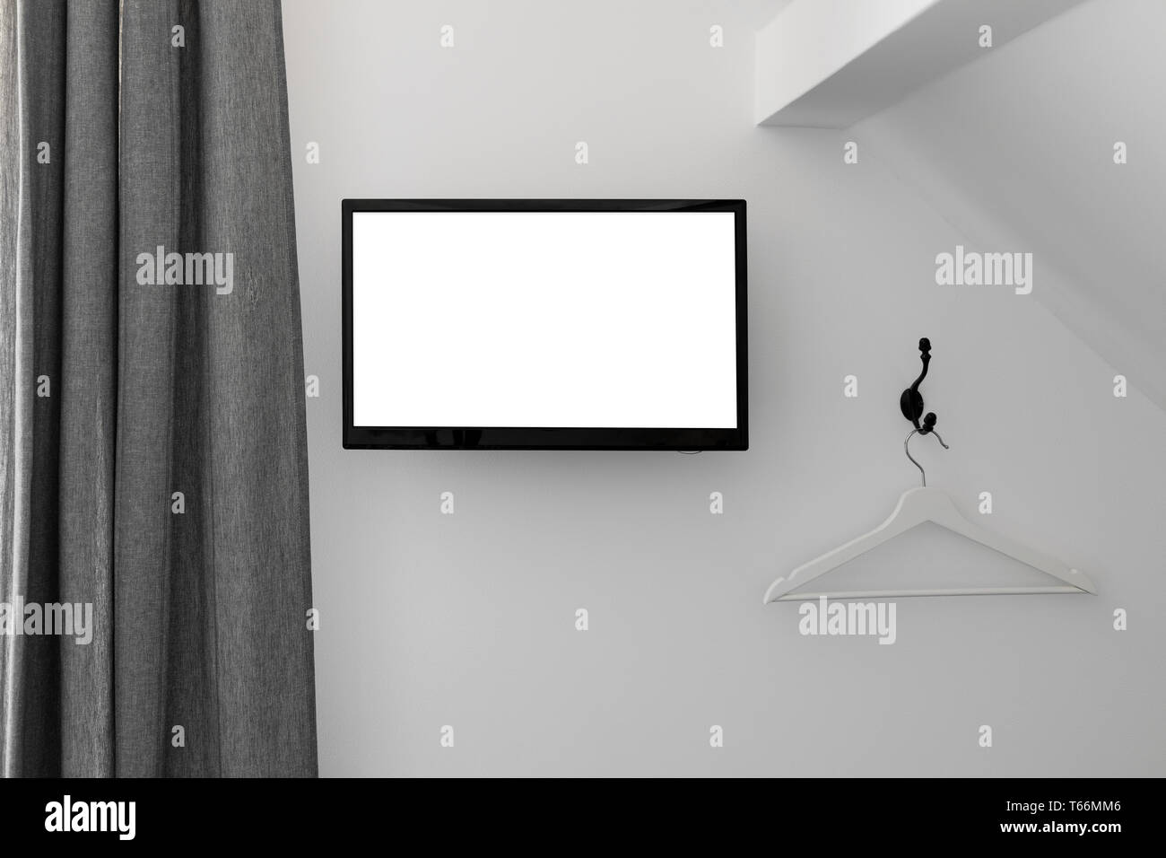Helle Schlafzimmer im Loft Interieur mit TV an der Wand Stockfoto
