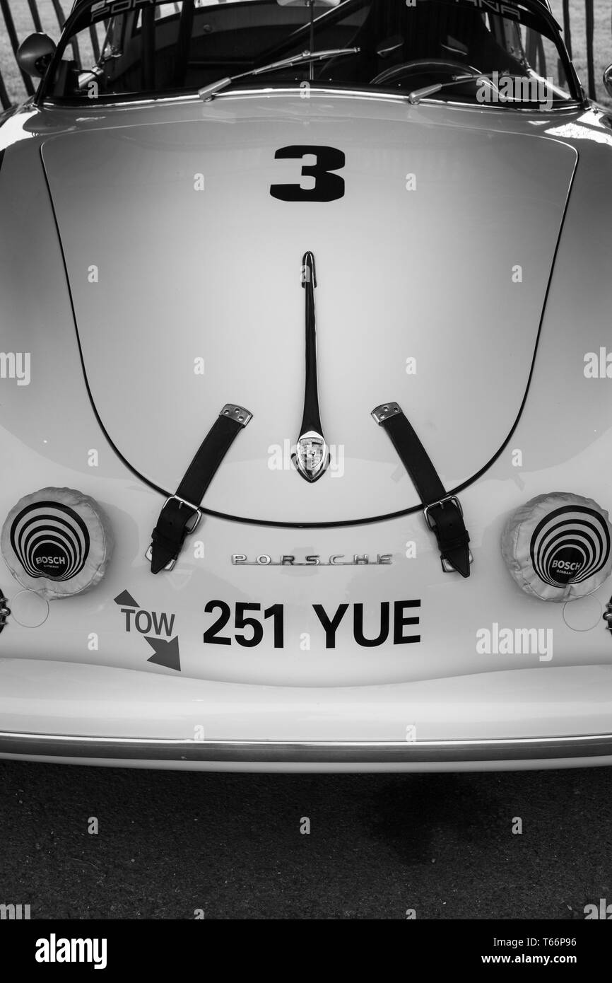 1957 Porsche 356 Speedster von Alexis de Reguero, Tony Gazr Tropy eintretenden, am 77. Goodwood GRRC Mitgliederversammlung, Sussex, UK. Stockfoto