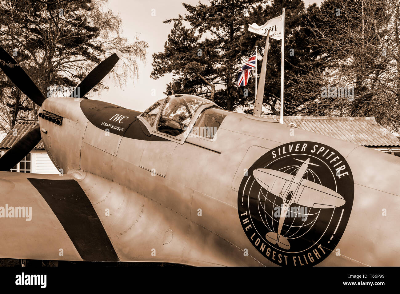 1943 Mk.IX Supermarine Spitfire Silber, CBAF IX 970, Förderung von "Best of British" rund um die Welt. 77 Goodwood GRRC Mitgliederversammlung, Sussex, UK Stockfoto