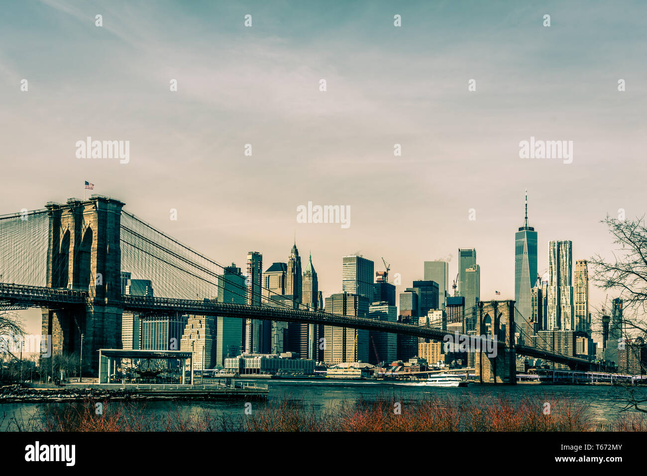 Die Brooklyn und Manhattan Skyline Bridgte Stockfoto