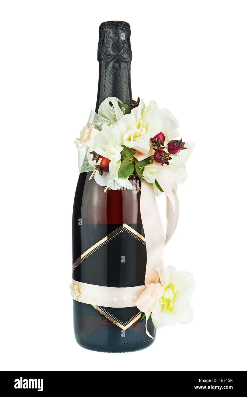 Champagner Flasche mit Hochzeit Dekoration von Blumenarrangements isoliert Stockfotografie