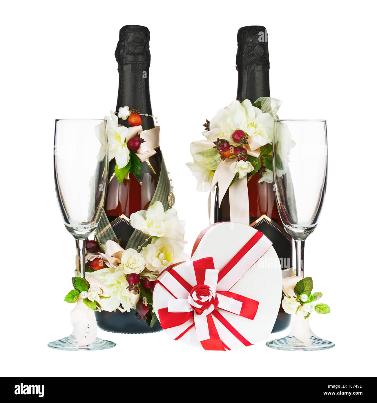 Champagner Flaschen mit Glas und Hochzeit Dekoration von Blumenarrangements. Stockfoto