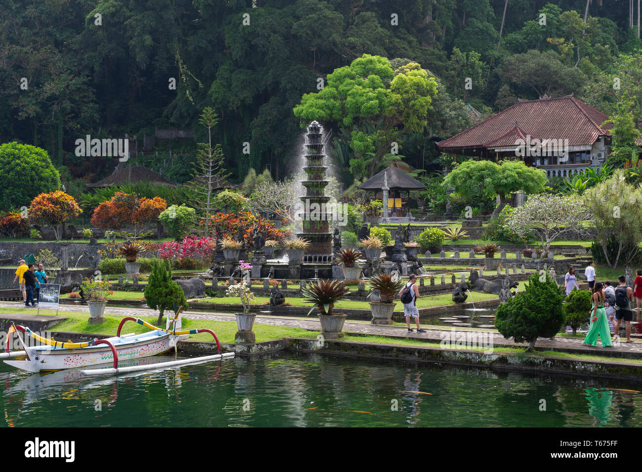 Die reich verzierten Brunnen bei Taman Tirtagangga (Die Königliche Wasser Palast und Gärten) in Bali, Indonesien Stockfoto