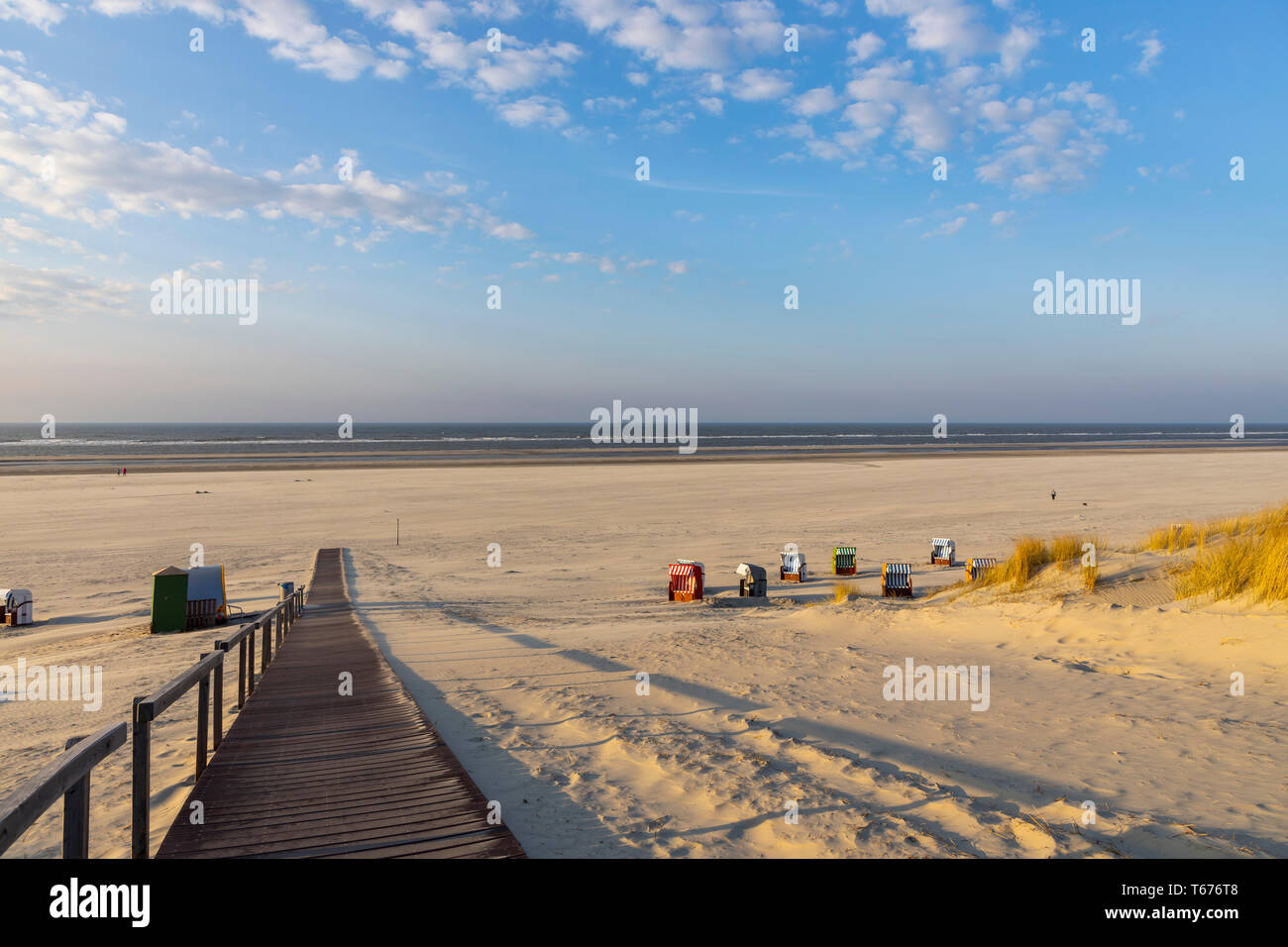Nordsee Insel Juist, Ostfriesland, Strand mit Strandliegen, Niedersachsen, Deutschland, Stockfoto
