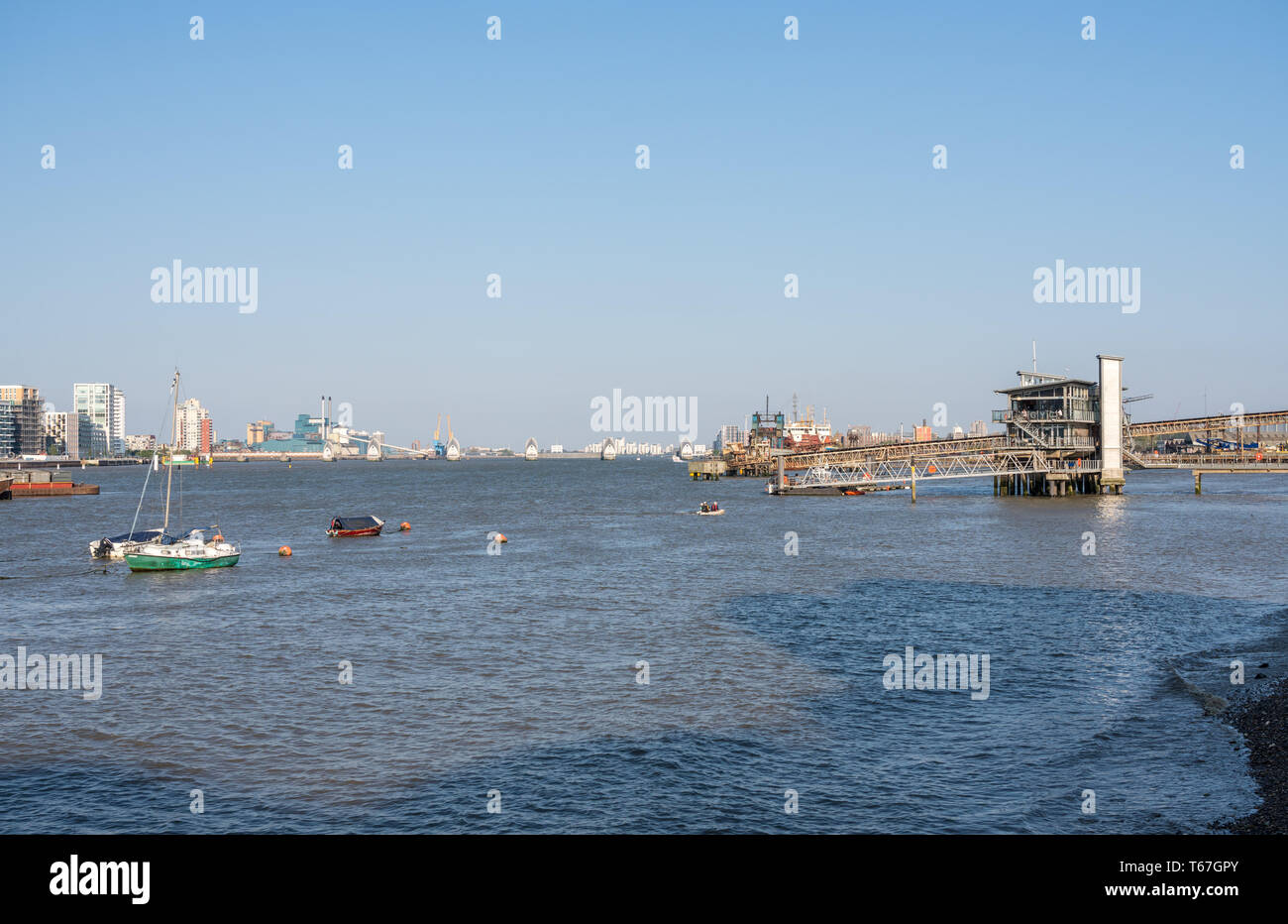 Modernes Gebäude von Greenwich Yacht Club an der Themse Stockfoto