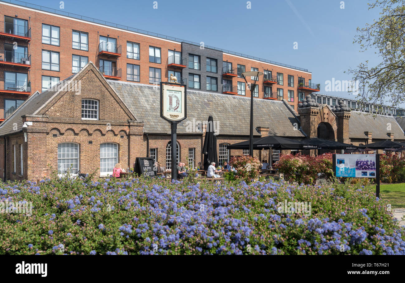 Wählen Arch Pub in Royal Arsenal Riverside Entwicklung Stockfoto