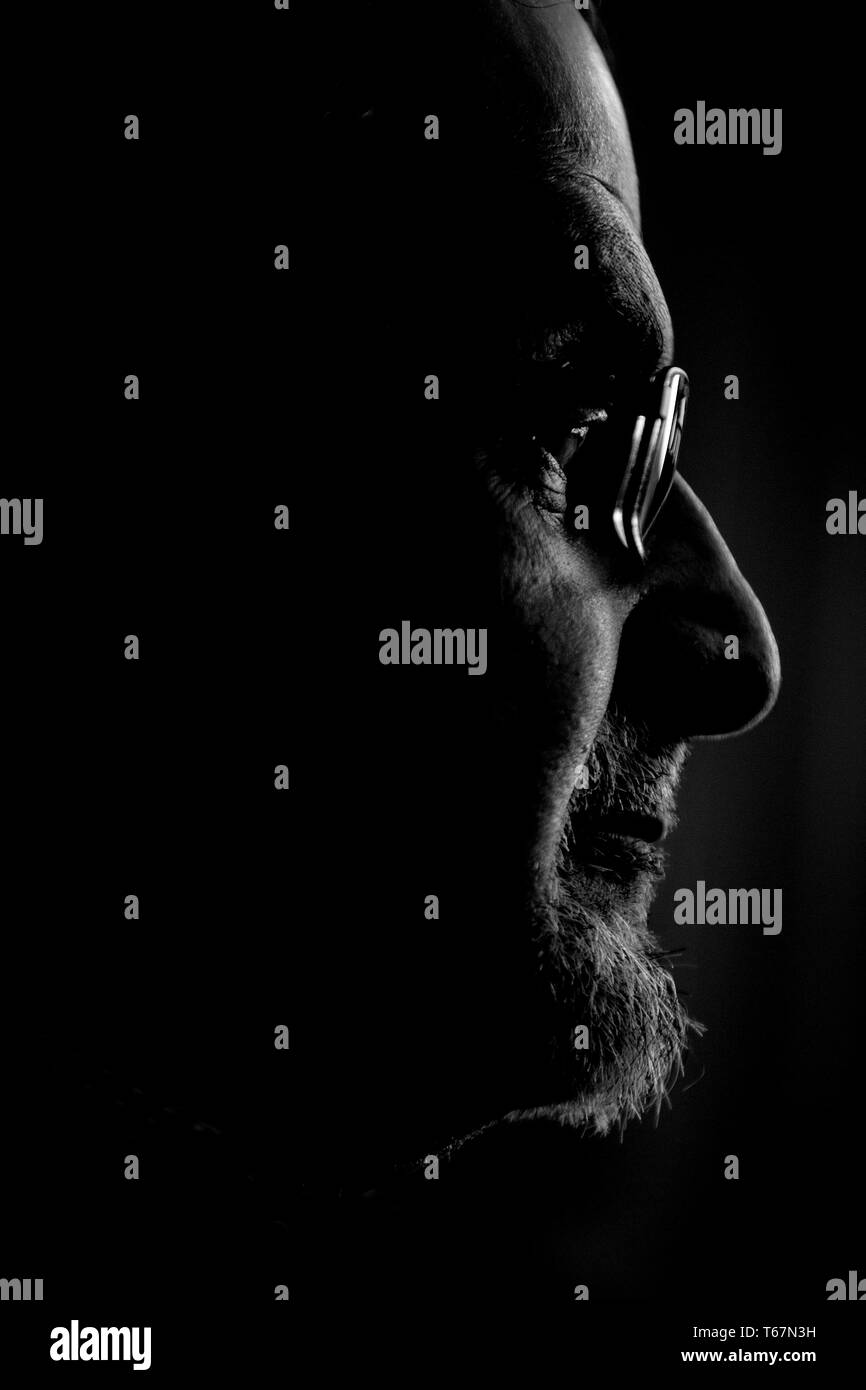 Der indisch-amerikanische Schriftsteller Salman Rushdie. Eine Abhandlung, ist eine autobiografische von Random House im Jahr 2012 veröffentlicht. Joseph Anton war das Pseudonym, während er im Versteck nach Ayatollah Khomeini eine Fatwa herausgegeben folgenden Rushdies Roman "Die satanischen Verse". Stockfoto