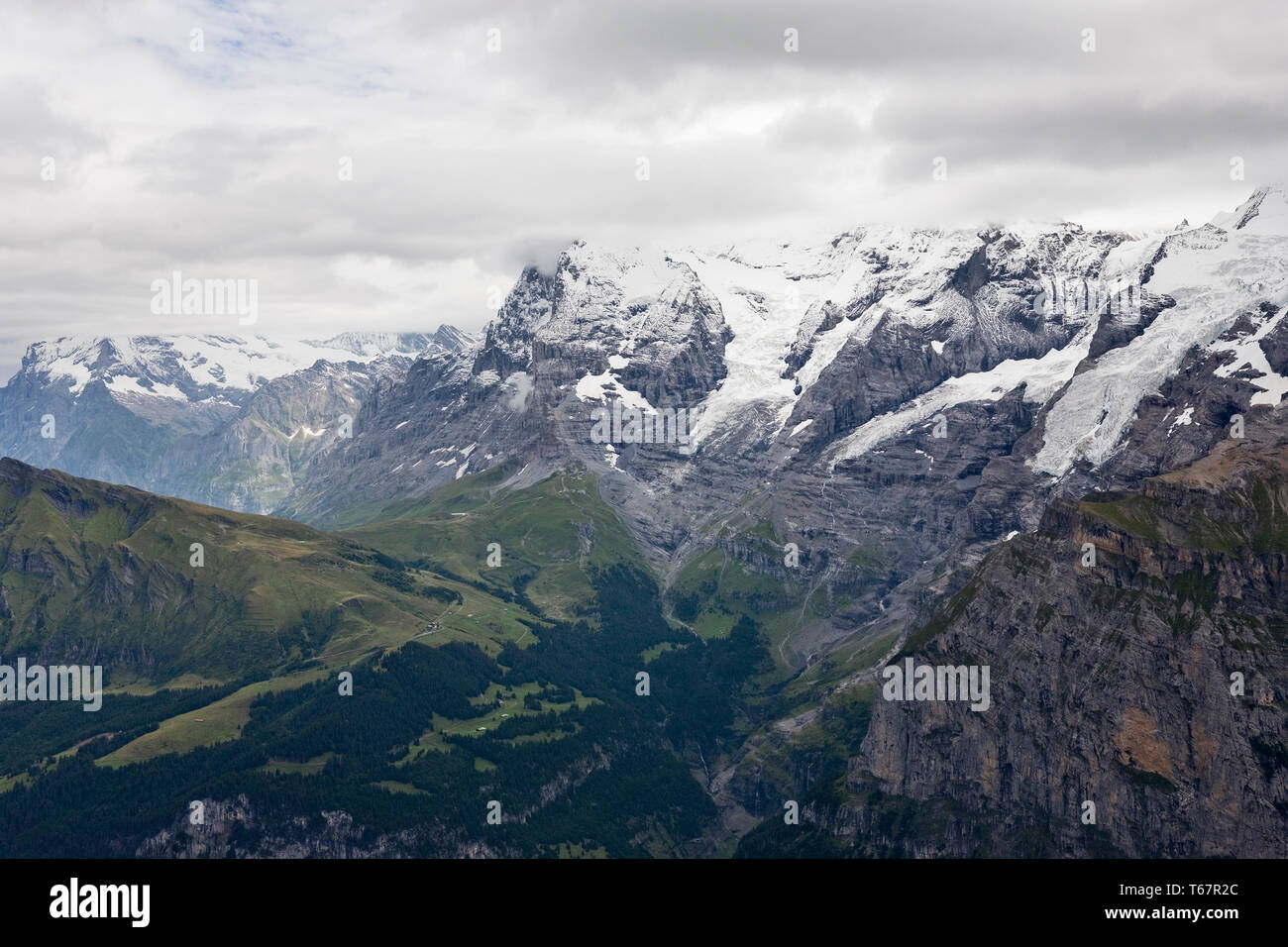 Das Jungfraumassiv mit Eiger in der Mitte und die Trümmeltal Tal von Birg, Berner Oberland, Schweiz Stockfoto