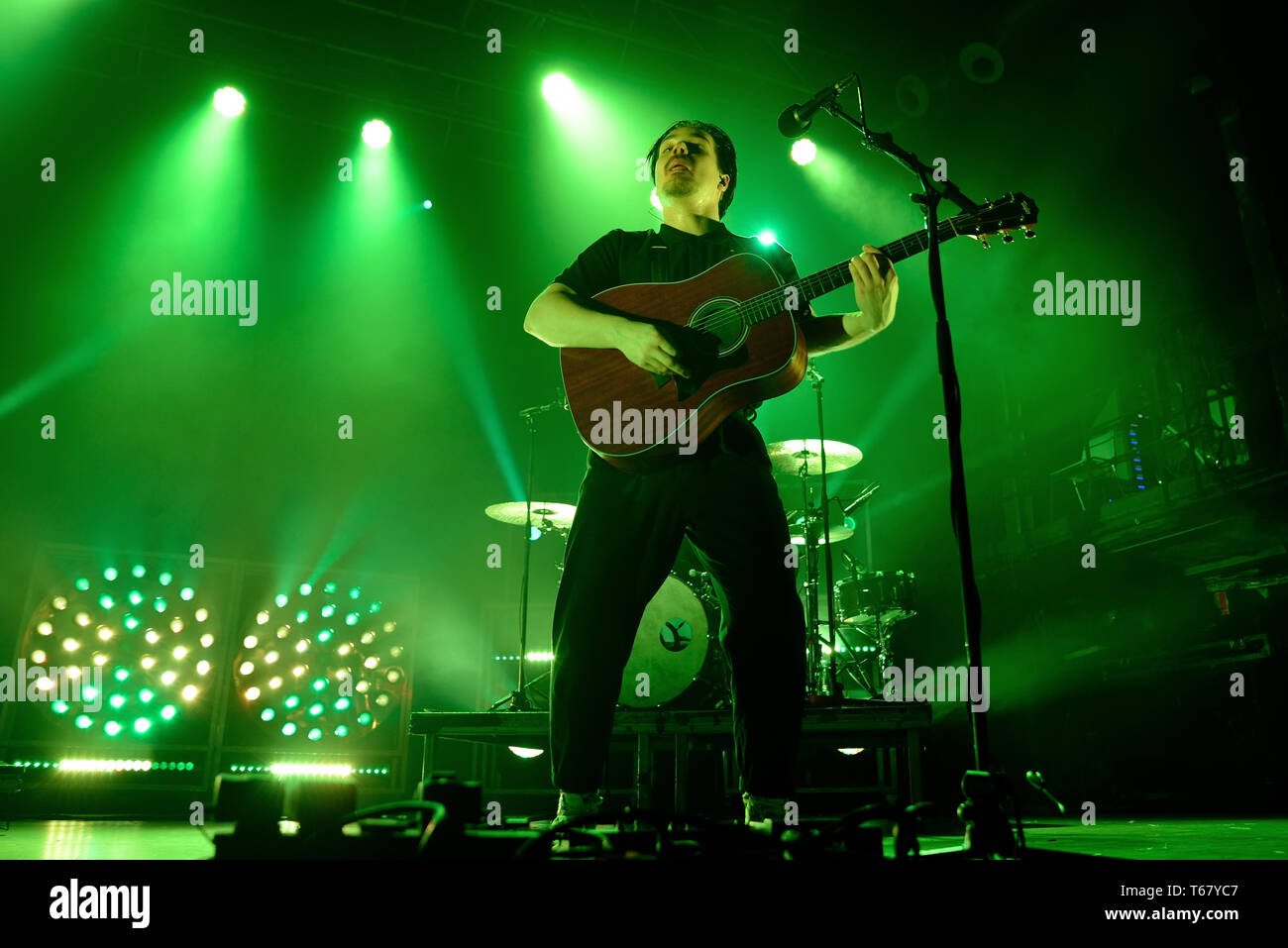 BARCELONA - MAR 5: Milky Chance (indie Musik Band) im Konzert an Razzmatazz Bühne am 5. März in Barcelona, Spanien 2018. Stockfoto