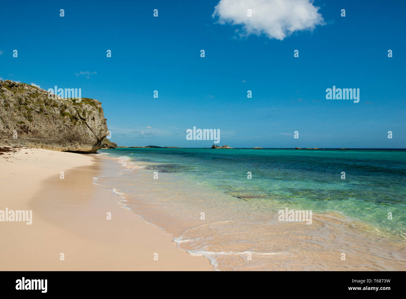 Secret Cave Beach, Middle Caicos, Turks- und Caicosinseln, Karibik. Stockfoto