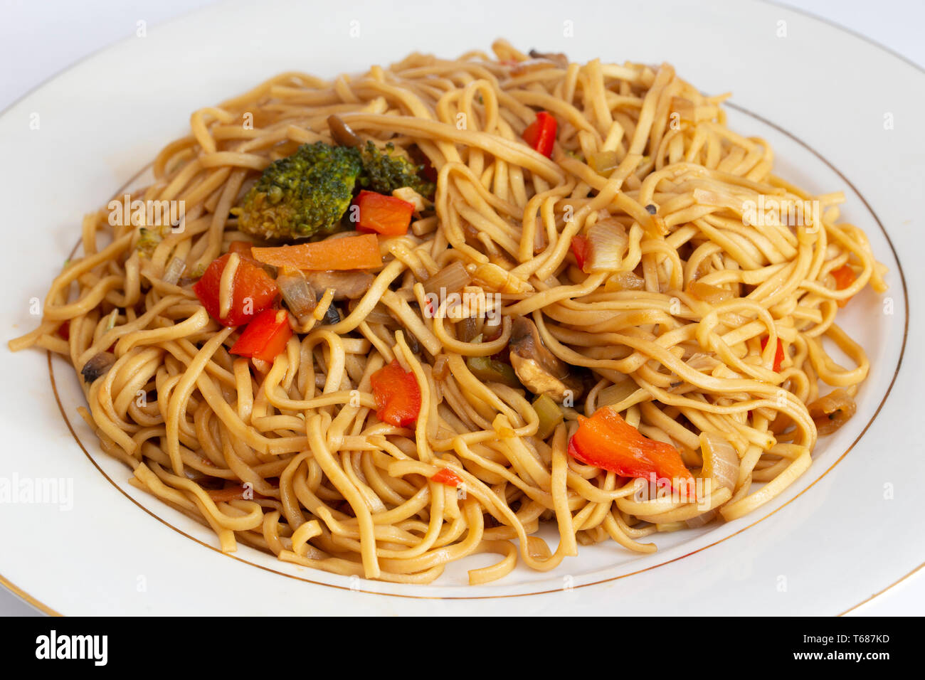 Eine Mahlzeit mit Gemüse Nudeln, im asiatischen Stil Stockfoto