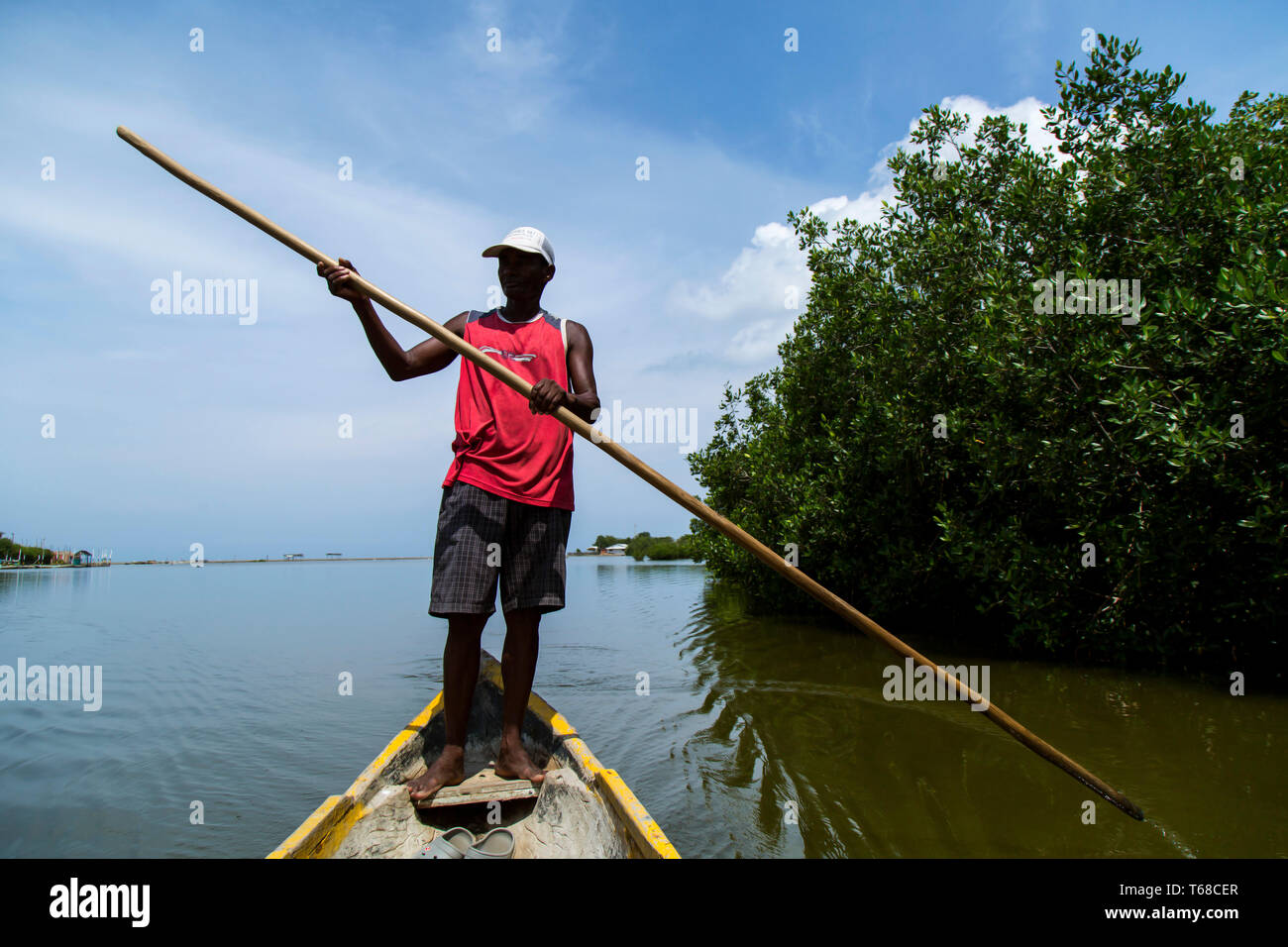 Fischer Fahrten Kanu in La Boquilla, Kolumbien Stockfoto