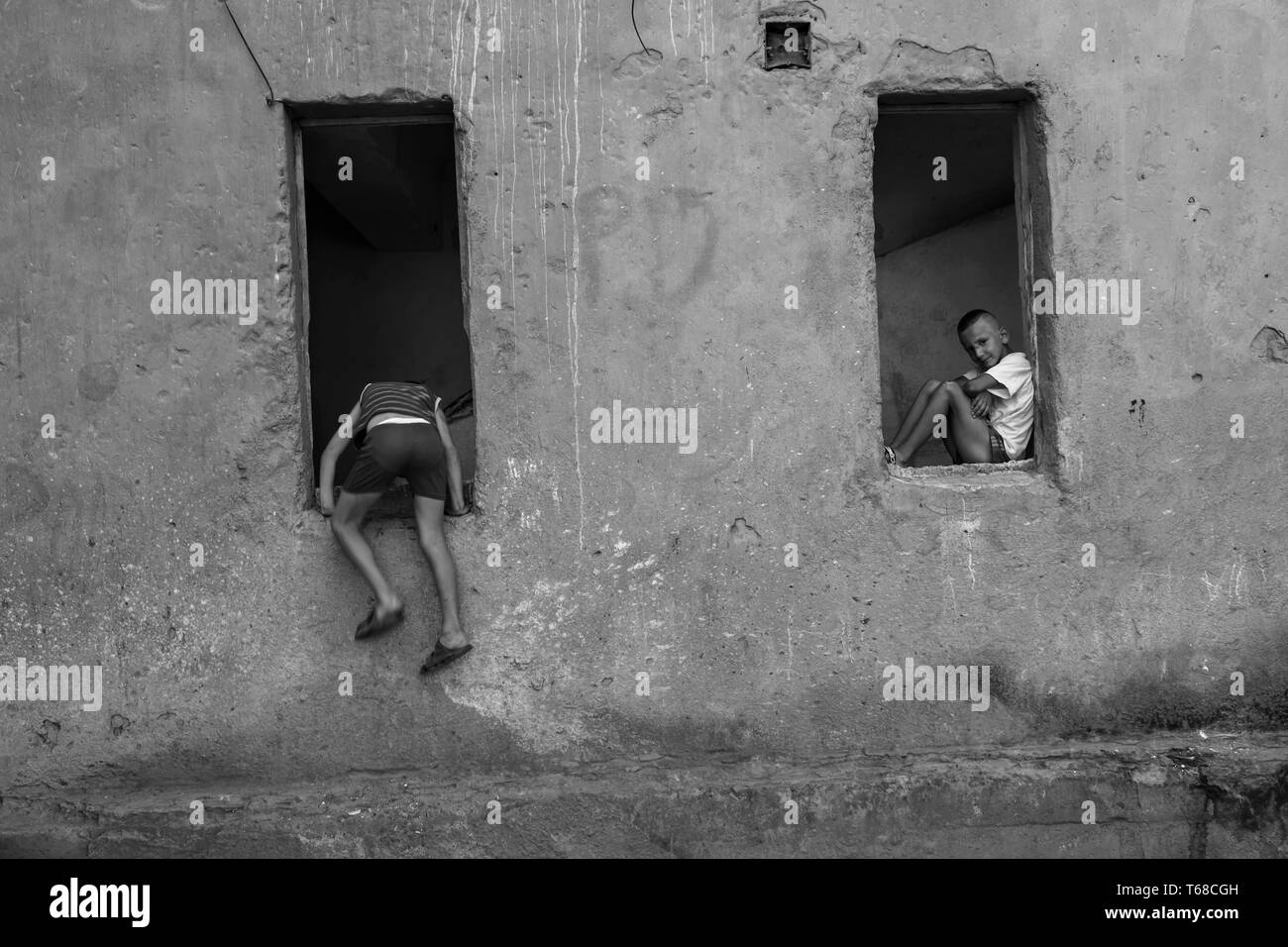 Kinder in den Straßen von Kukes, Albanien Stockfoto