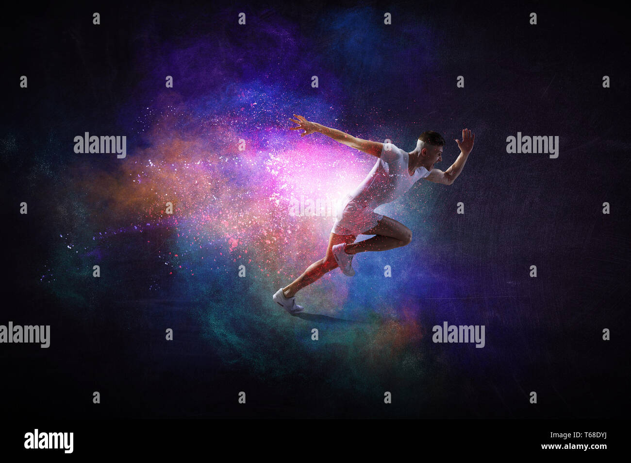 Schnell laufende junger Mann. Mixed Media Stockfoto