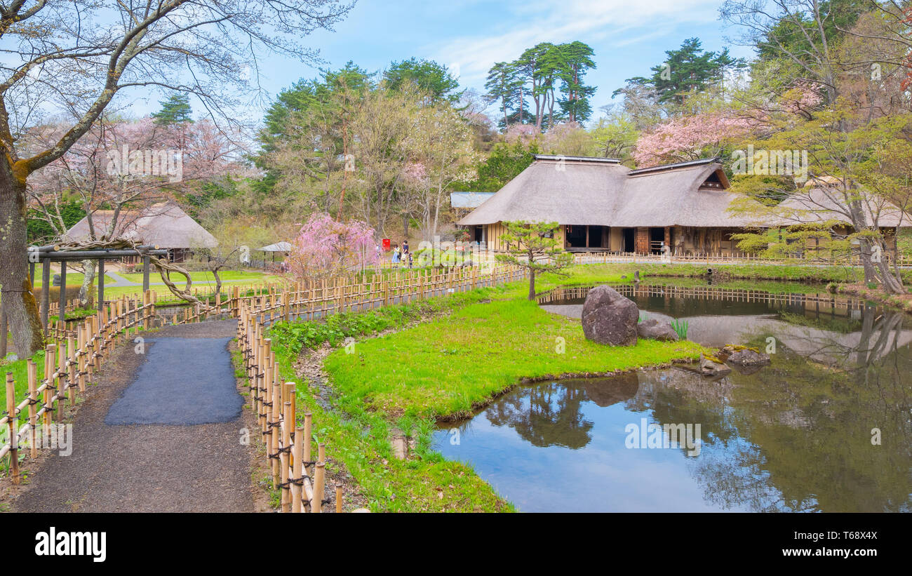 Kitakami, Japan - 22 April 2018: michinoku Folklore Dorf ist eine Fundgrube an historischen Häusern und folkloristische Artefakte. Die meisten Gebäude und Stockfoto
