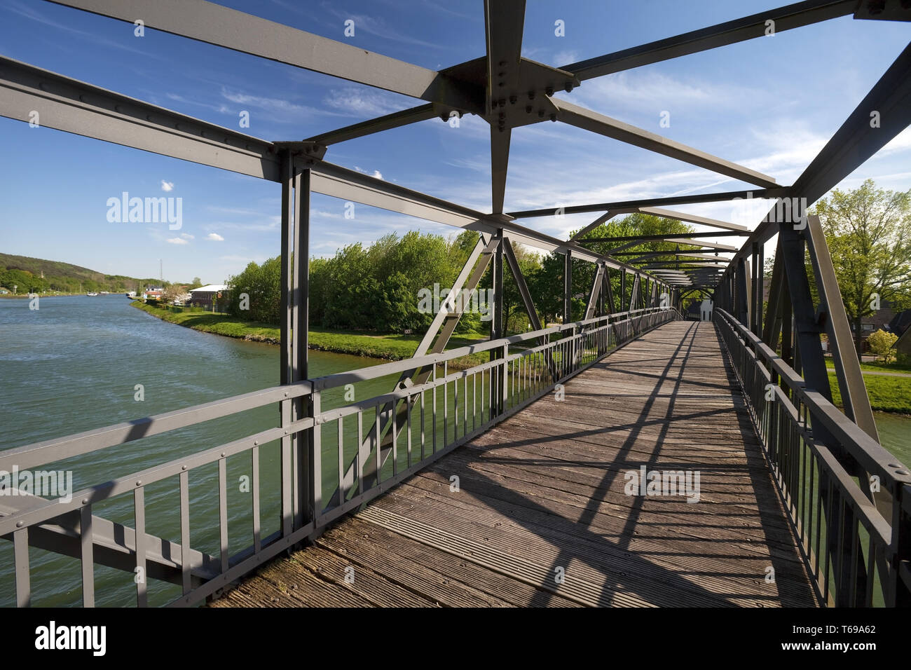 Dortmund Ems Kanal mit historischen Brücke Bevergerner Steg, Hoerstel, Nordrhein-Westfalen, Deutschland Stockfoto