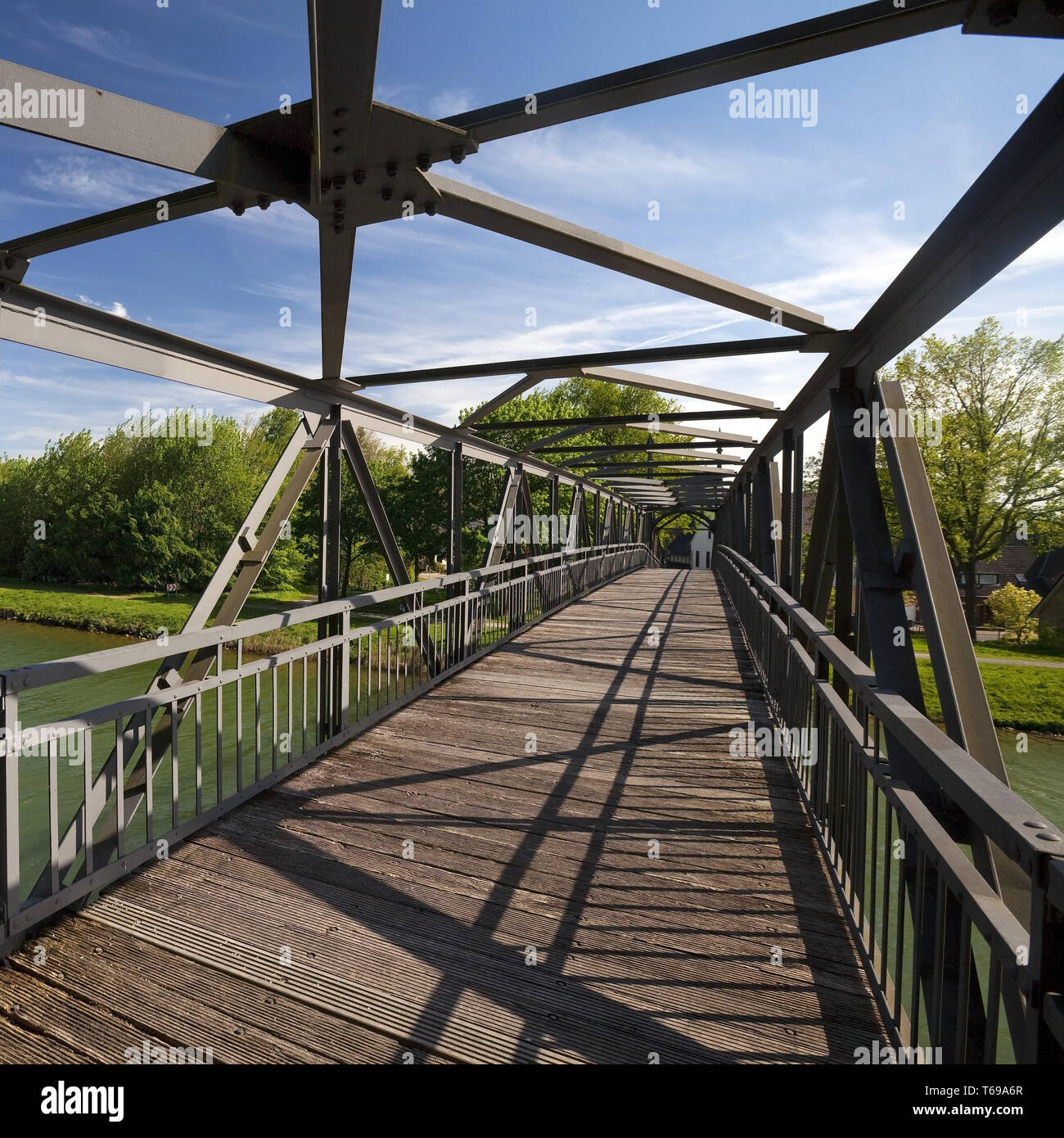 Dortmund Ems Kanal mit historischen Brücke Bevergerner Steg, Hoerstel, Nordrhein-Westfalen, Deutschland Stockfoto