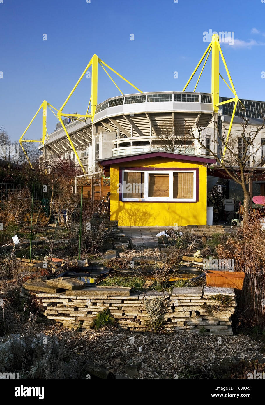 Schrebergarten vor der Signal Iduna Park Fußball Stadion des BVB, Dortmund, Deutschland Stockfoto